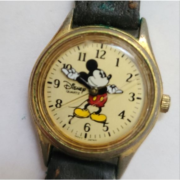 VINTAGE.   DISNEY VINTAGE WATCH - Picture 3 of 9